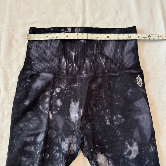 Free People Movement XS / Small Good Karma Tie Dye Leggings - Picture 5 of 10